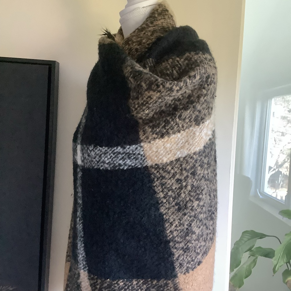 Tan/Black/White Color Block/Plaid Wrap/Shawl - Picture 9 of 15